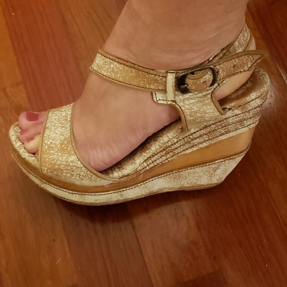 BED Stu Platform & Wedge Sandals EUC Tan & White - Picture 5 of 16